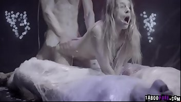 Alien Hardcore Brunette Gagging 
